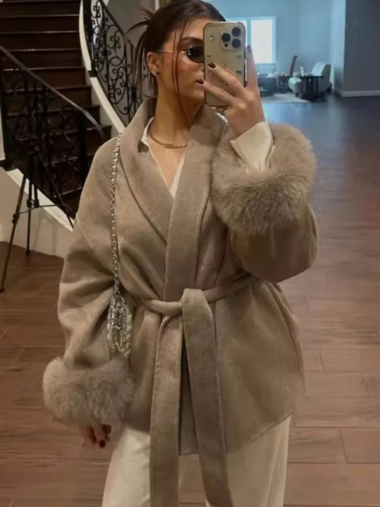 Elegance Belted Faux Fur Cuff Coat – Luxe Warmte & Tijdloze Sophistication